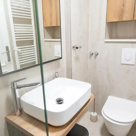 Luka Apartment *